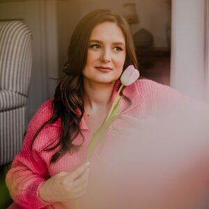 Meet your Posher, Elora